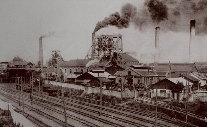 Colliery sidings at Manda Pit where coal was hoisted. Coal was hoisted from the shaft and loaded directly into wagons which were discharged into coal storage bays at Miike Port.