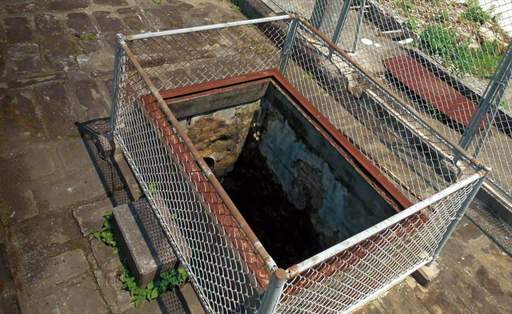The open collar of Hokkei Pit of Takashima Coal Mine, the first Western -style vertical shaft in Japan.