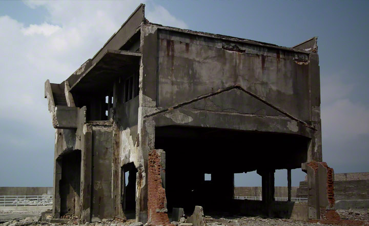 The factory where machines were maintained. It is the two-storied reinforced concrete building and visible from a tourist walking route.