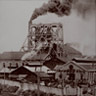 万田坑や周辺の炭坑で採掘された石炭は、直接荷積みされ，三池港の貯炭場に運ばれました。