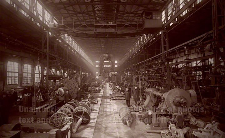 1910年当時の官営八幡製鐵所修繕工場内部。