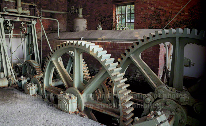 Steam hauling engine house of Kosuge Slip Dock. It is the oldest surviving brick building remaining in Japan. Steam powered hauling system made by Scotish company. The assembly, imported by Glover, was installed at the head of the slipway in 1869.
