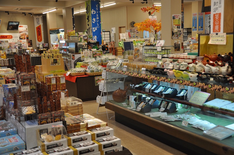 ②物産館 - コピー.JPG