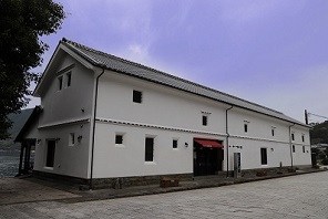 旧三角海運倉庫.jpg